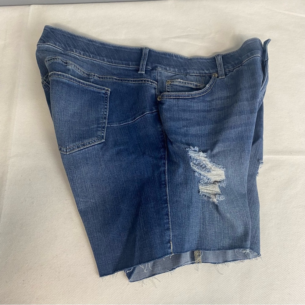 Torrid 5" Bombshell Premium Stretch High Rise Sho… - image 15